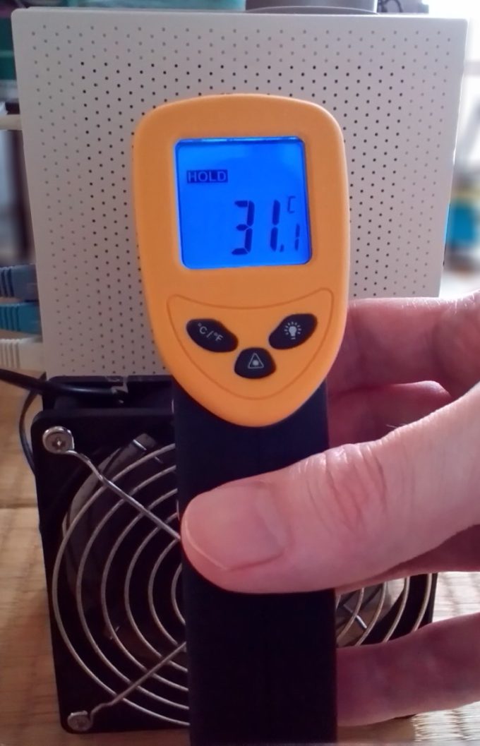 冷却中のADSLモデムの温度
